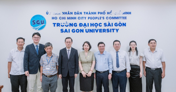VIỆN NGHIÊN CỨU KINH TẾ - XÃ HỘI TRƯỜNG ĐẠI HỌC SÀI GÒN TIẾP ĐOÀN CÔNG TÁC CỦA  PHÓ TỔNG LÃNH SỰ TRUNG QUỐC TẠI THÀNH PHỐ HỒ CHÍ MINH